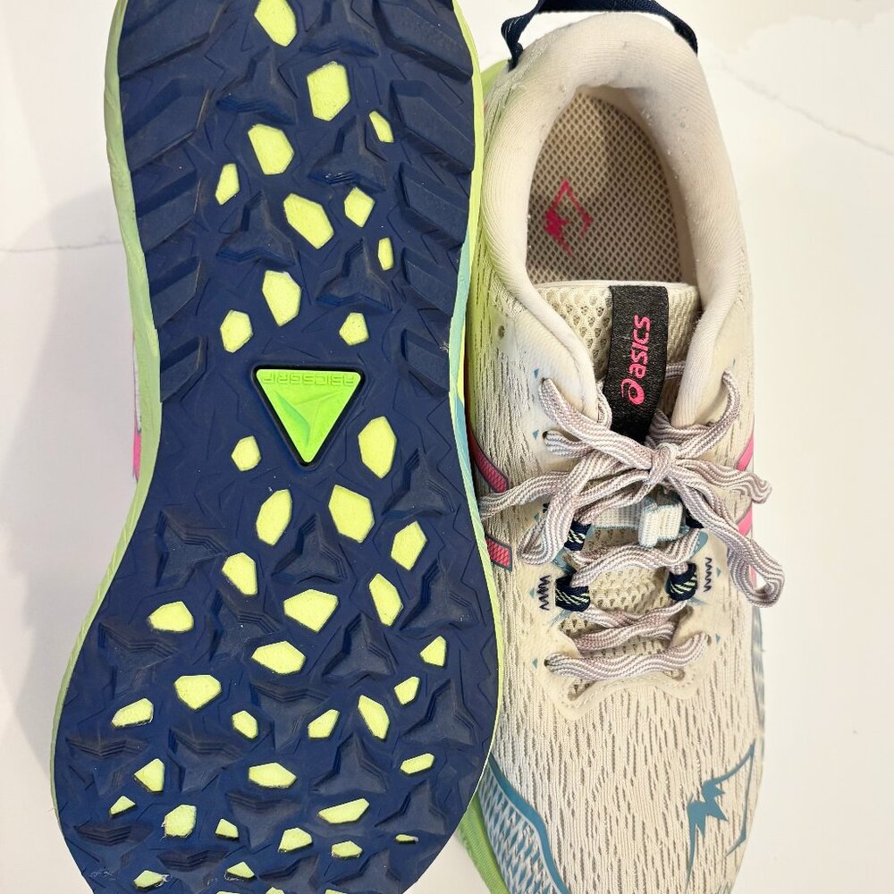 ASICS Women's Fuji Lite 4 Running Shoe, 9.5 Birch/HOT Pink